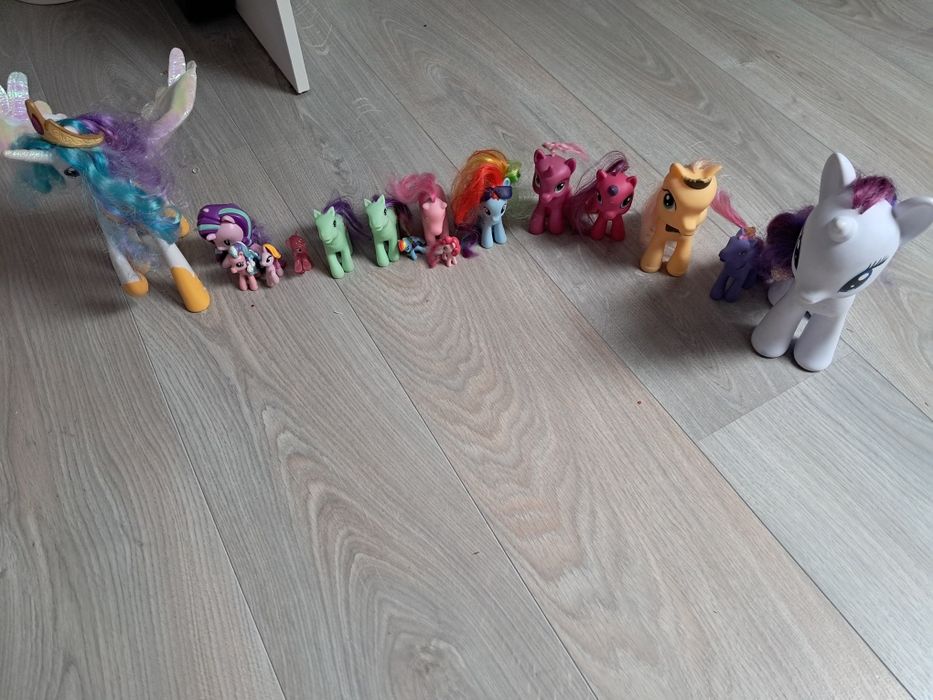 zestaw kucyków 15 sztuk my Little pony swieci mówi i ruszą skrzydłami