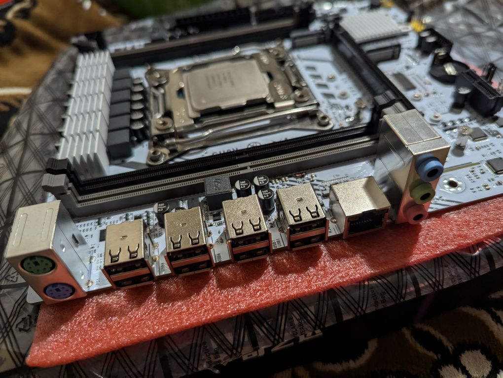 Комплект 12 ядер 24 потоки Qiyida X99 H5 + Xeon E5 2650v4 LGA 2011-3