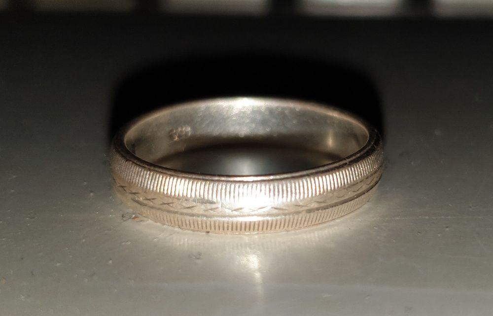 Obrączka srebrna R15 17,5 mm próba 925 delikatne zdobienie dookoła