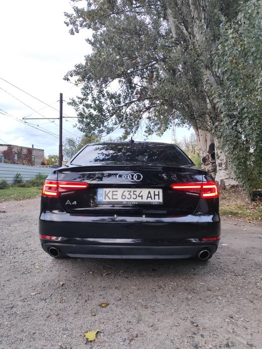 Audi A4 2017 года