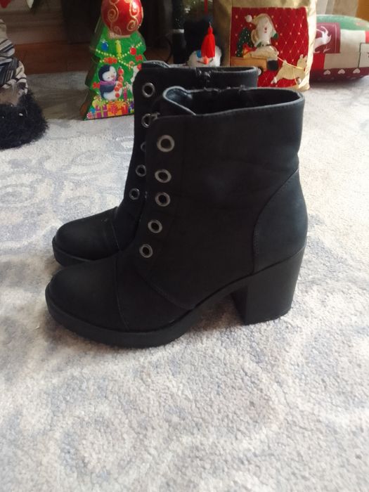 Чобітки  чорні 37 розмір