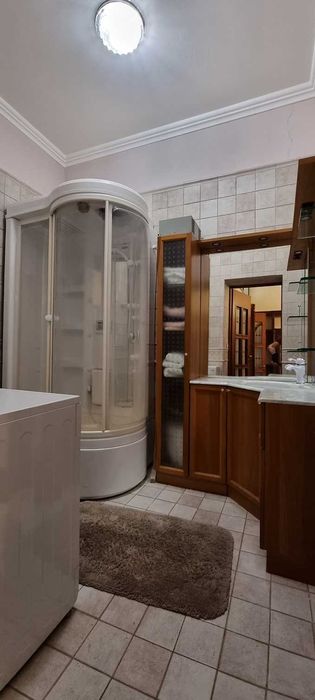 Аренда 2-х ком.квартирыS-110 м.кв. ул.Андреевский спуск 2 б.Подол без%