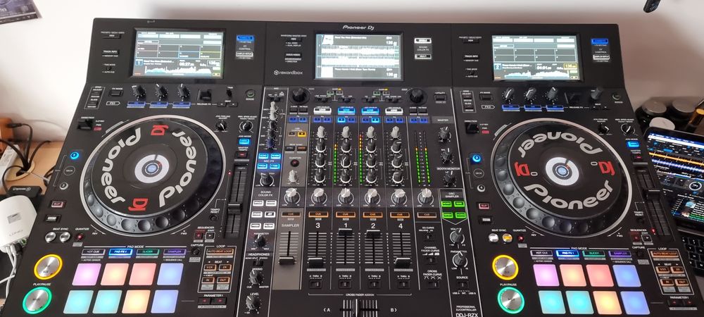 Pioneer DDJ-RZX. DJ kontroler