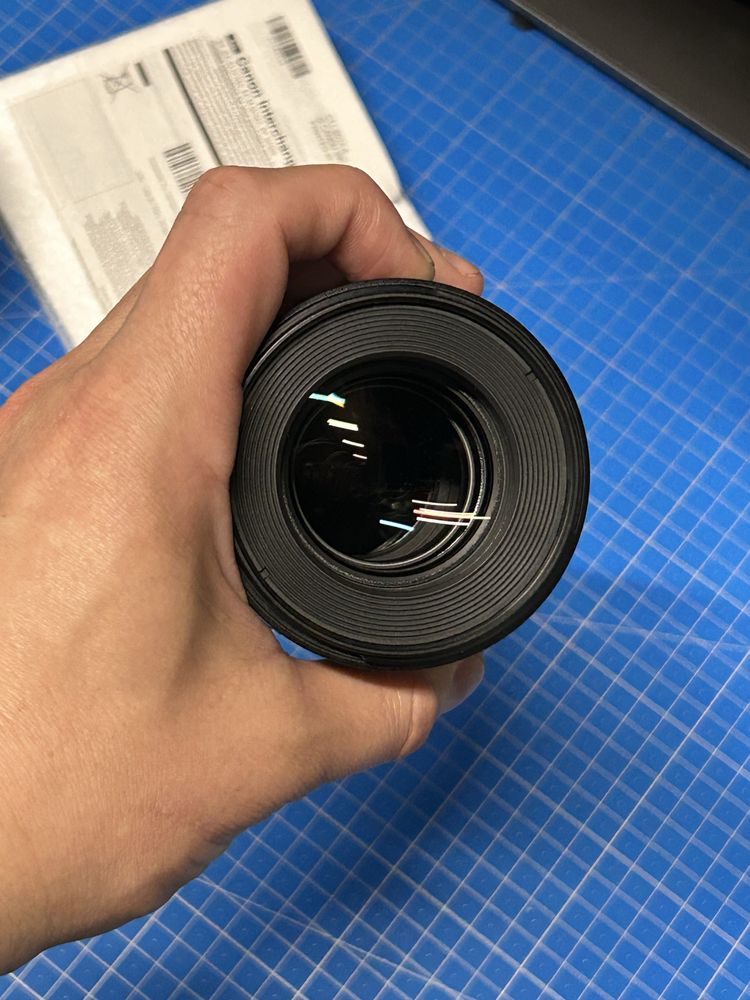 Canon ef 100mm f2.8 L macro is