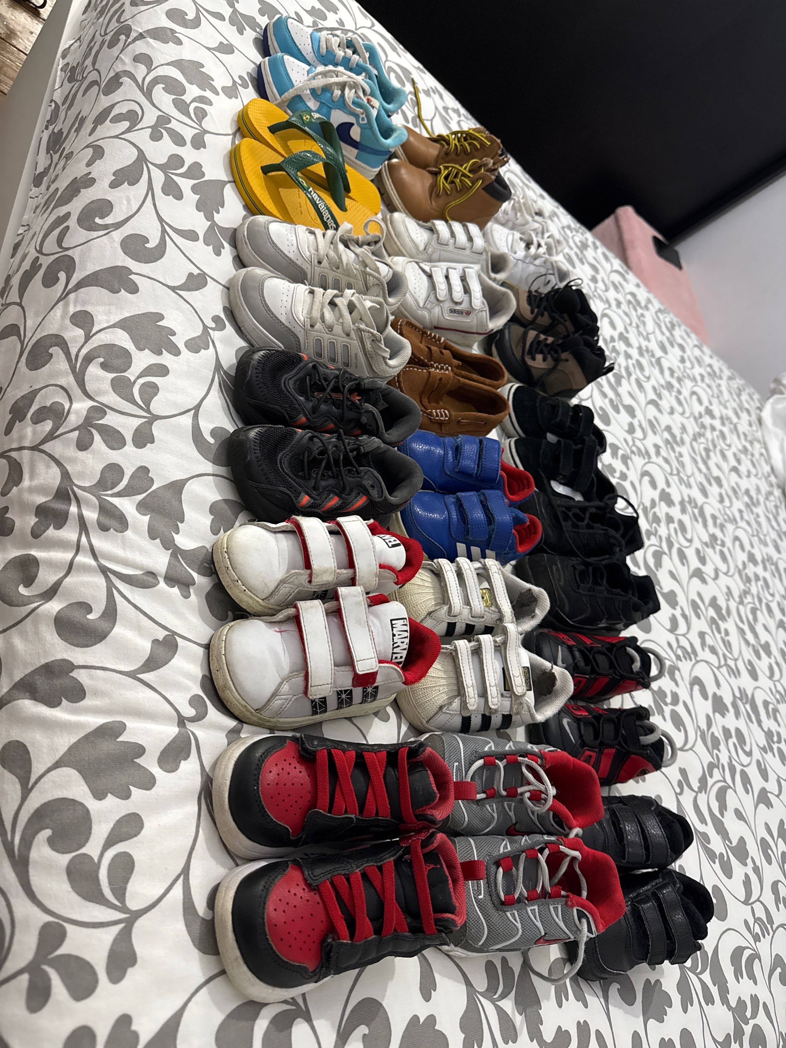 Vendo Sapatilhas de criança Vários Tamanhos