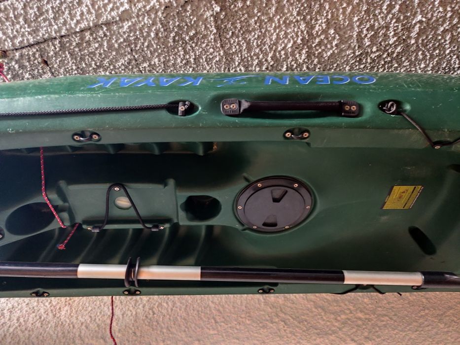 Kaiaques com bancos e pagaia