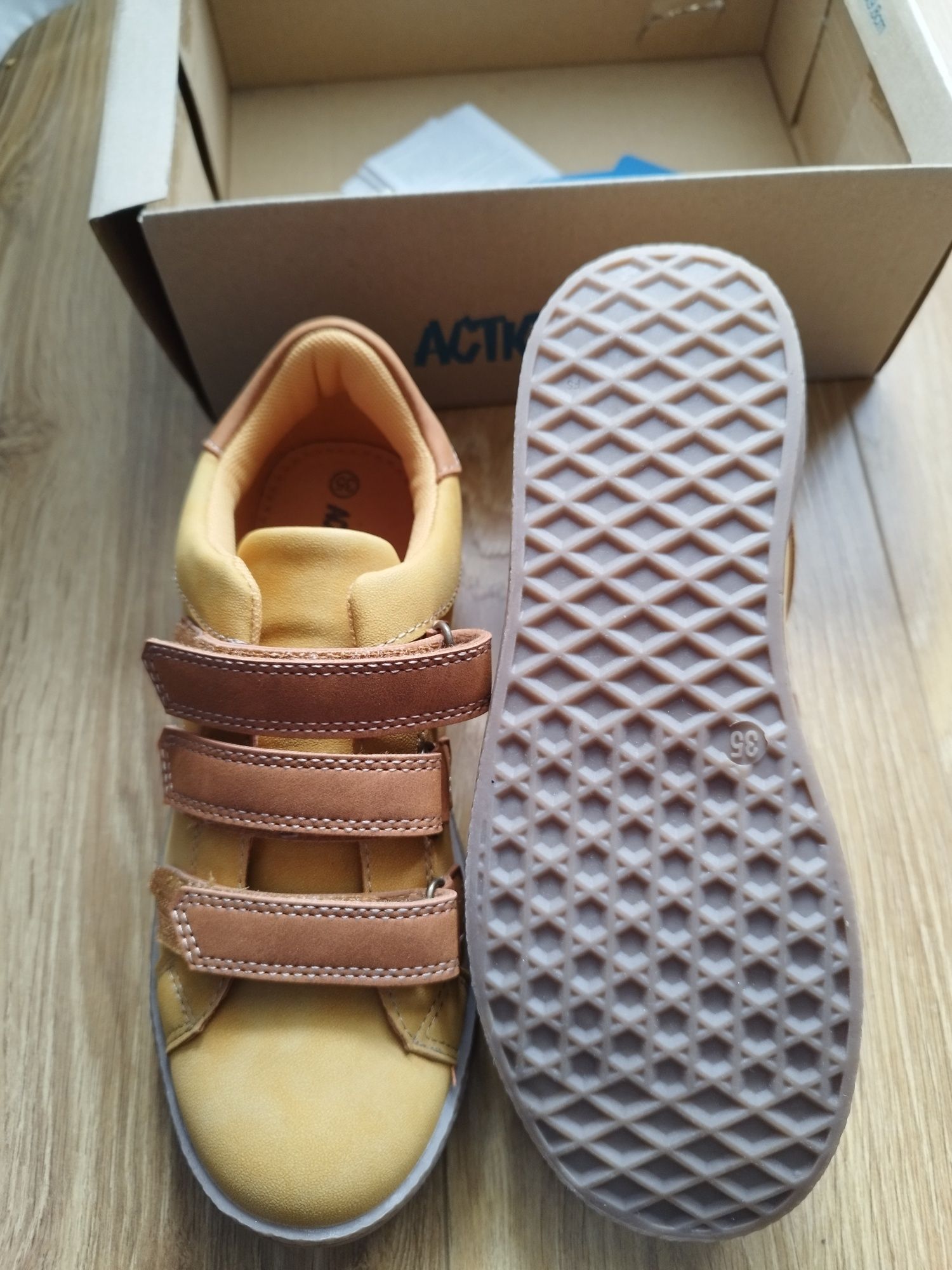 Nowe sneakersy na rzepy, Action Boy, rozmiar 35