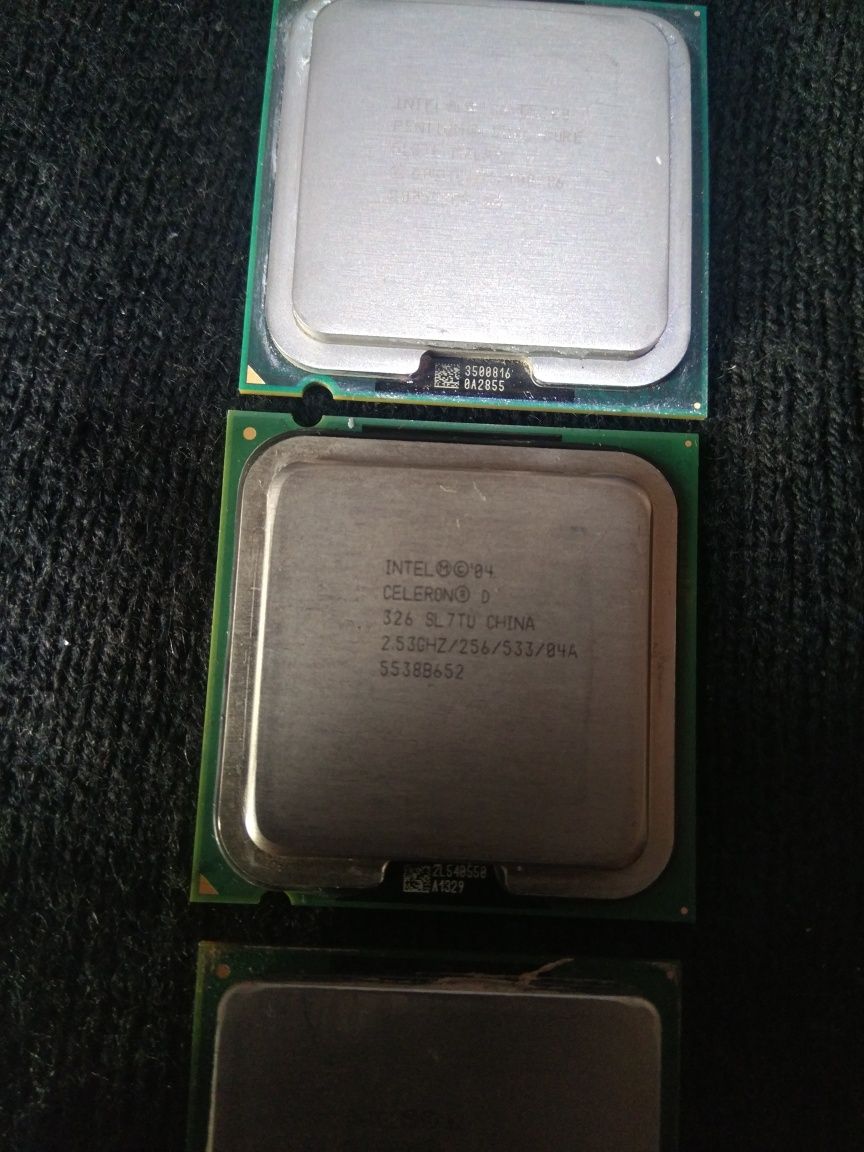 Cztery Procesory CPU Intel SL6W4 SL7TU e5300 e7500