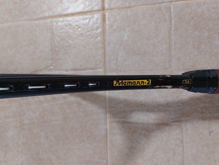 Теннисная ракетка