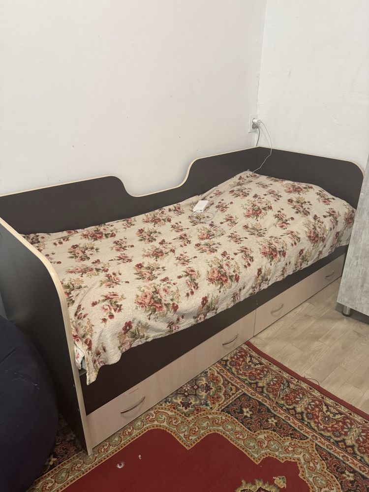 Продам односпальную кровать