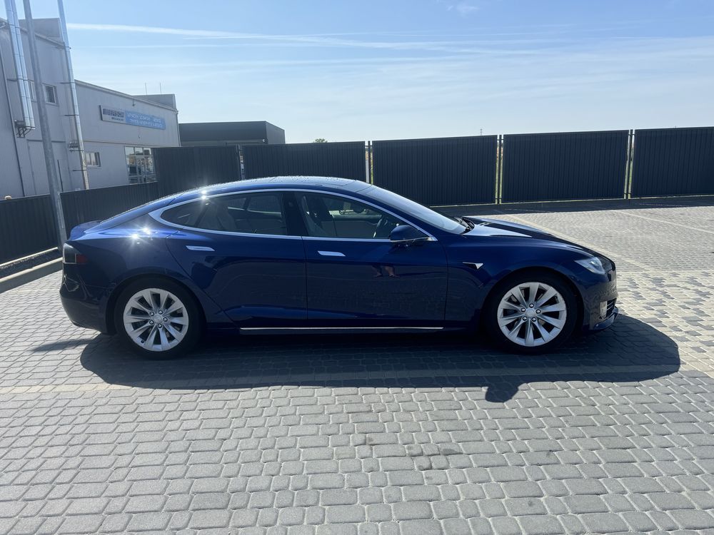 Tesla model S 90D 2016