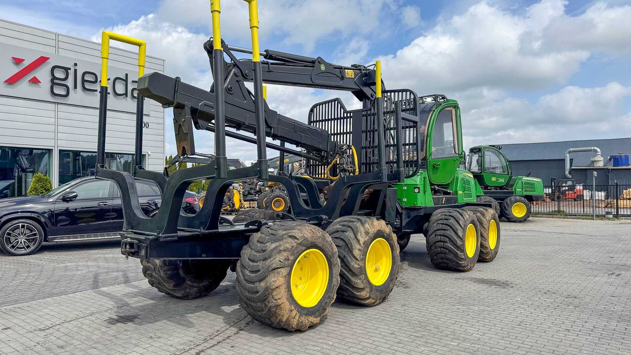 Forwarder John Deere 1010E rok 2015