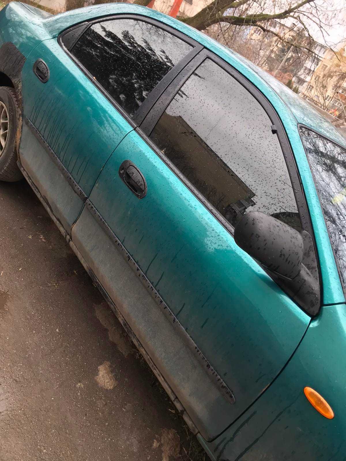 Продам мазда 323  1997р автомат