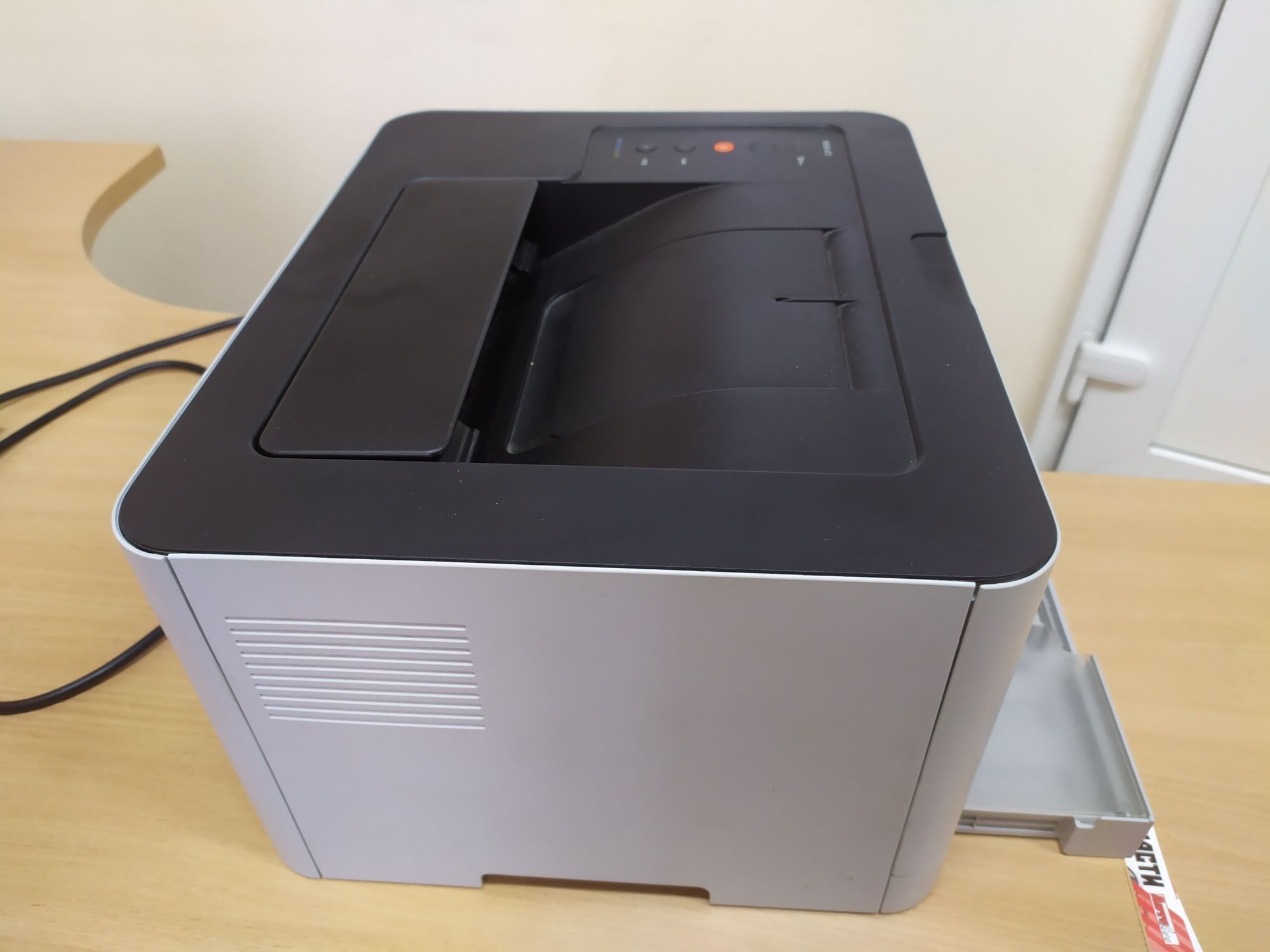 Принтер лазерный цветной Samsung CLP  365W как новый!