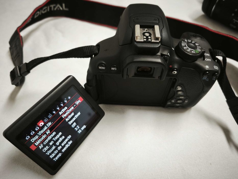 CANON EOS 700D + 3 Lentes + Acessórios