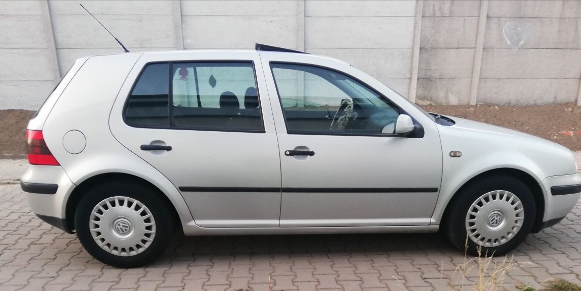 Sprzedam Golfa 1998 r 1,9 TDI, 90 KM, Sprawny, nie ma rdzy,ekonomiczny