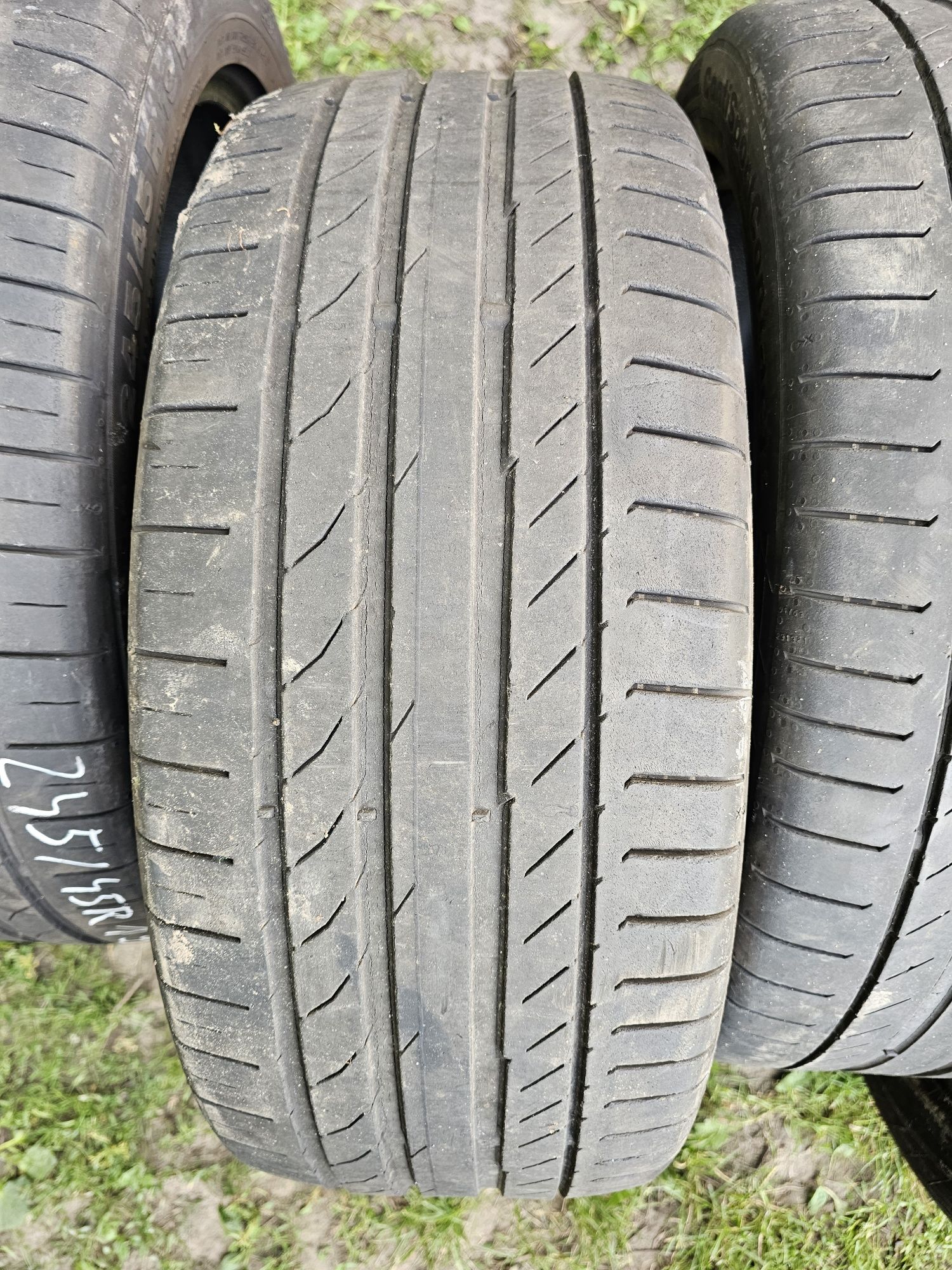 Opony letnie Continental 245/45R19 98W