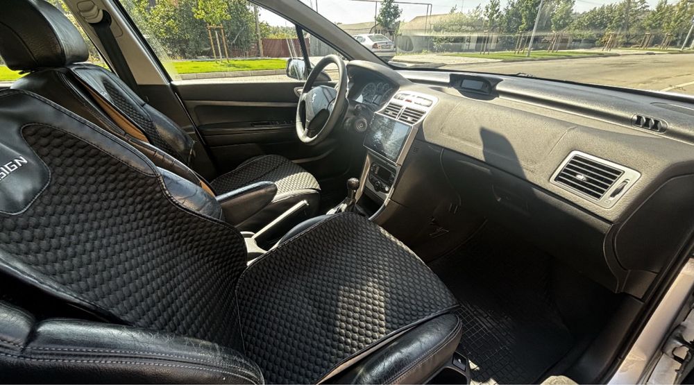 Автомобіль Pegeout 307