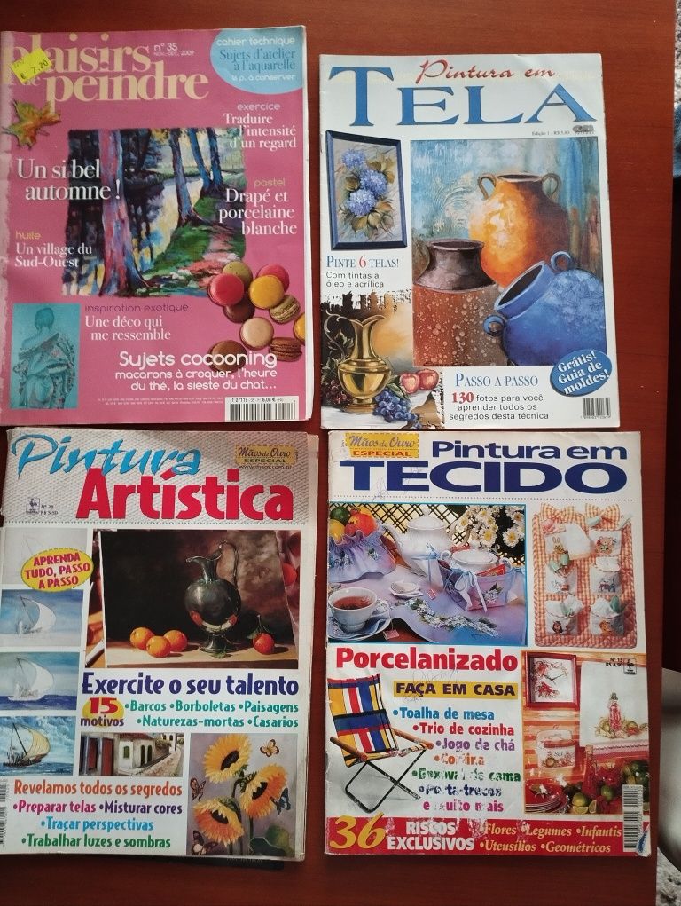 Várias revistas de crochê e pintura em tecido