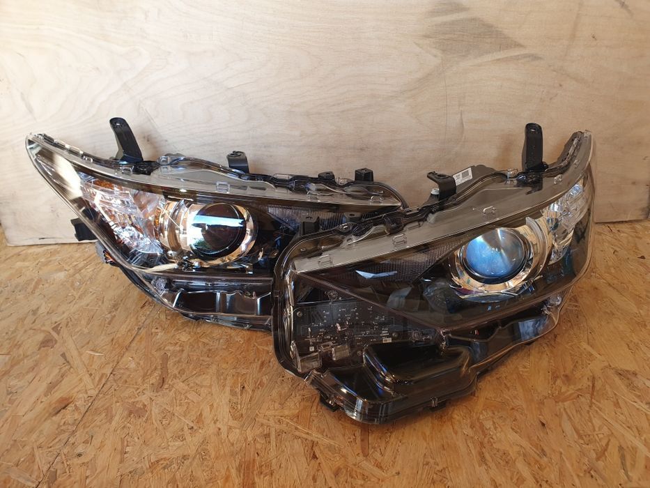 Lampa lewa lub prawa Toyota Auris II 2 Lift Europa Komplet reflektor