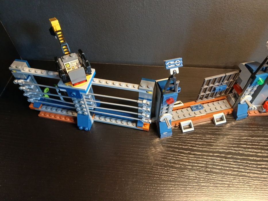 Lego 75931, Atak dilofozaura na postrunek, Jurrasic World, stan bdb