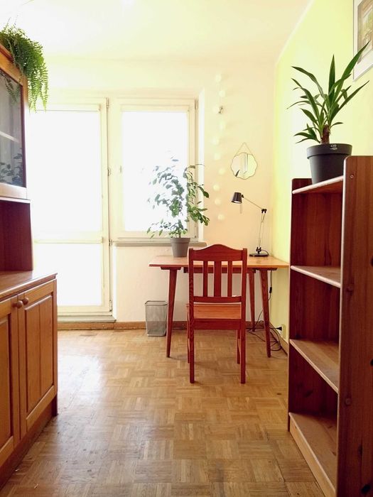 Jasny pokój z dużym balkonem na Ursynowie - 7min do metra SGGW Vistula