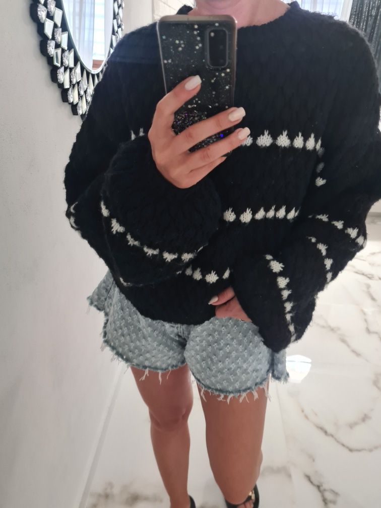 Sweter z bufiastymi rękawami rozmiar L