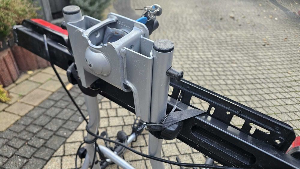 Bagażnik Rowerowy Thule HangOn 9708 na 4 cztery rowery ze światłami