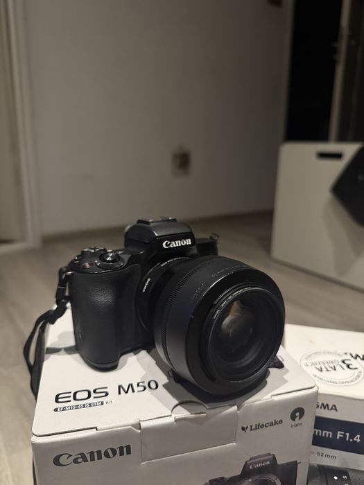 Canon EOS M50 + Obiektyw Sigma 30mm f/1.4 DC DN + akcesoria
