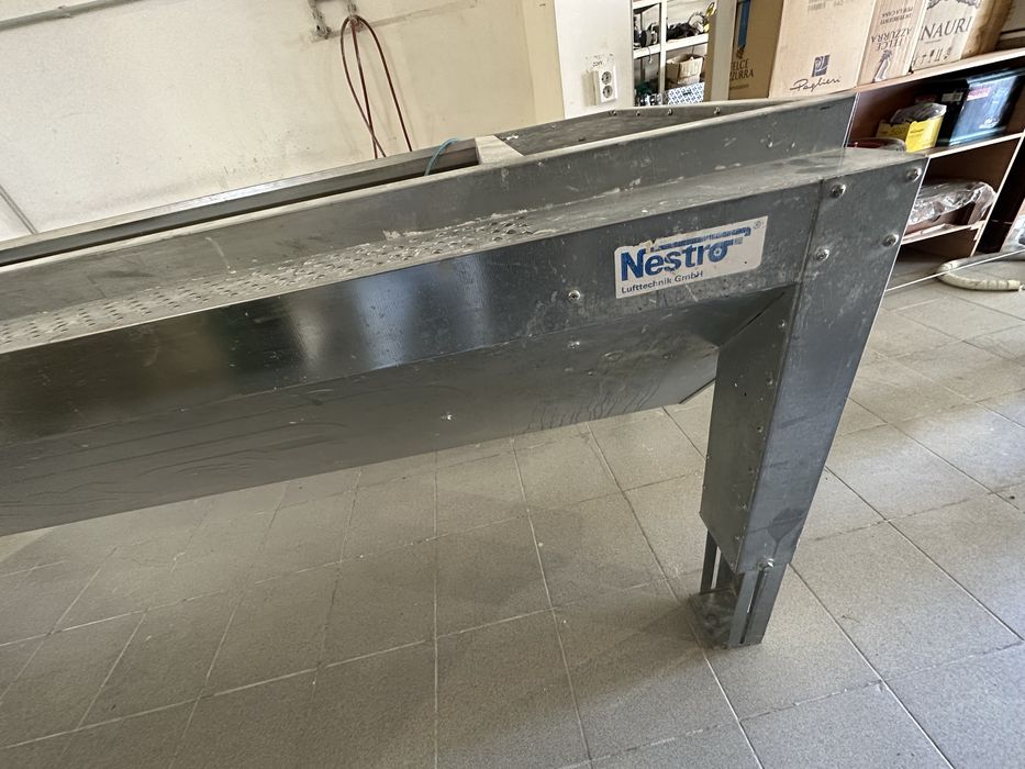 Шлифовальный стол Nestro NAST для работы ручным инструментом.