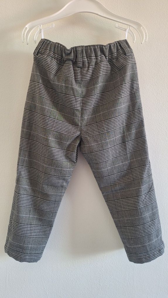 Conjunto Fato Menino (calças e colete)

Comprado na C&A

Tamanho 18 -
