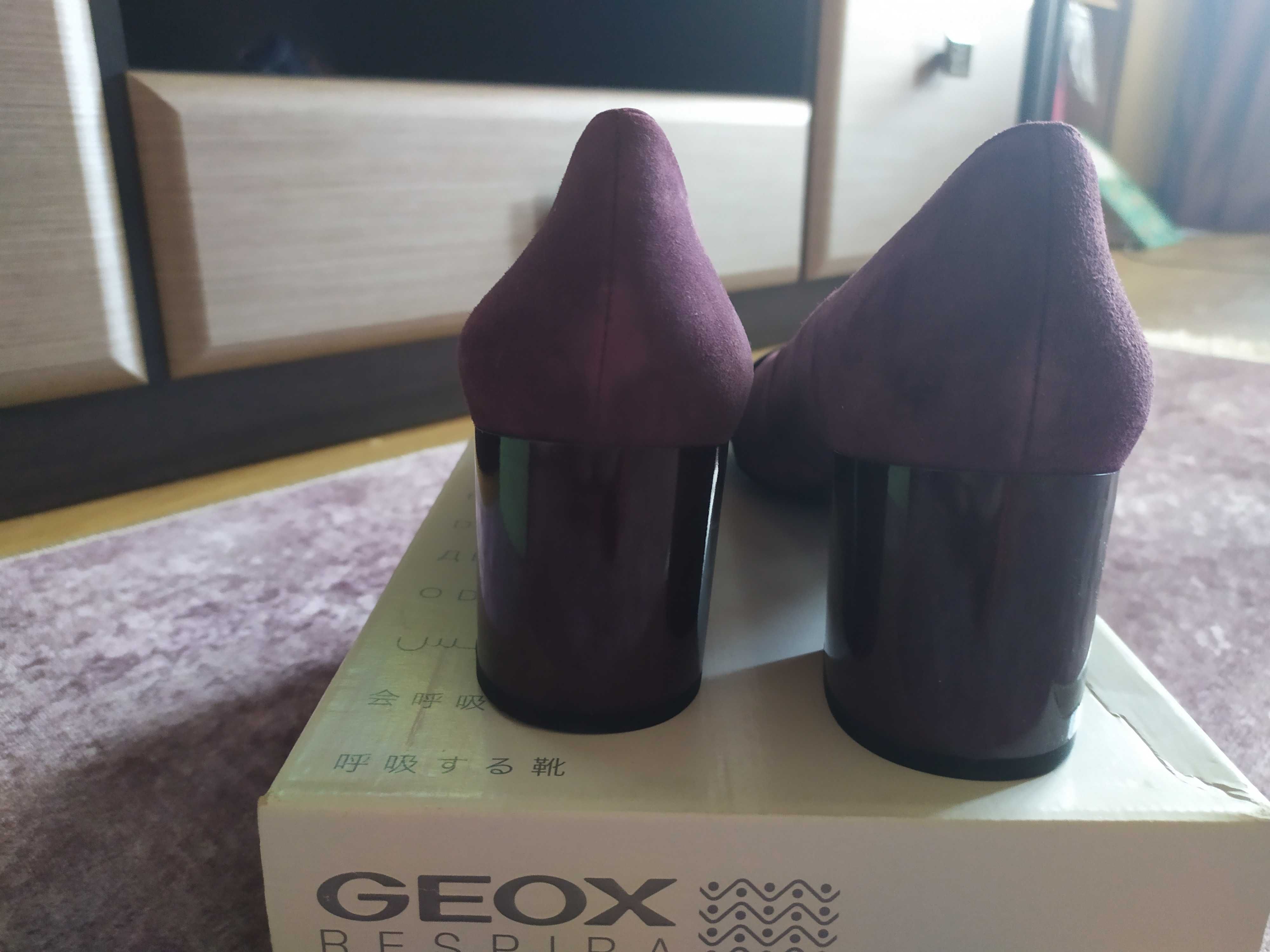 Продам новые замшевые туфли Geox