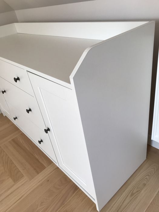 Biały kredens, duża komoda skandynawska IKEA Hauga, meble