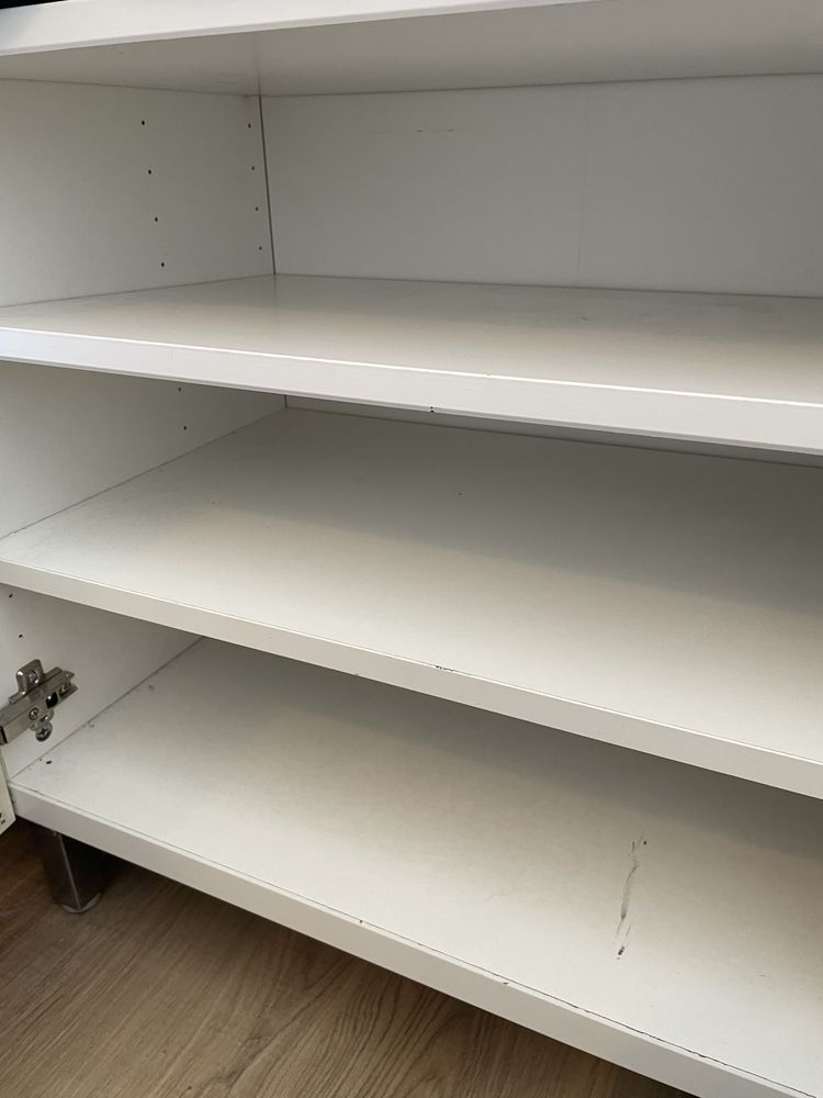 Aparador IKEA besta