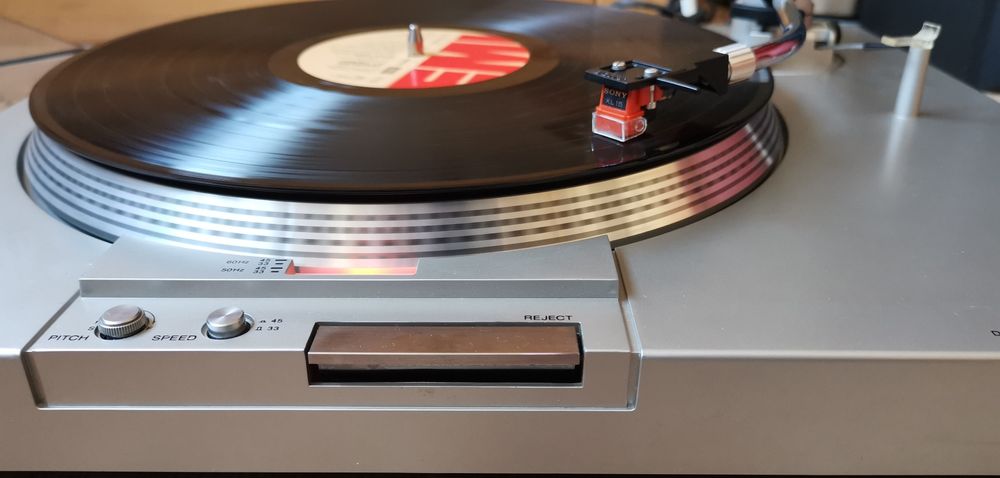 Gramofon Sony PS-T15 Sprawny, Solidny Sprzęt dla Miłośników Winyli