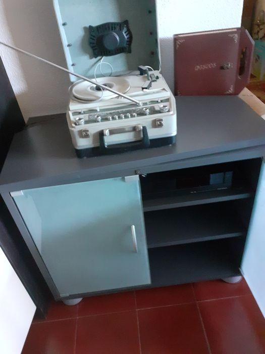 Móvel tv tampo giratório.