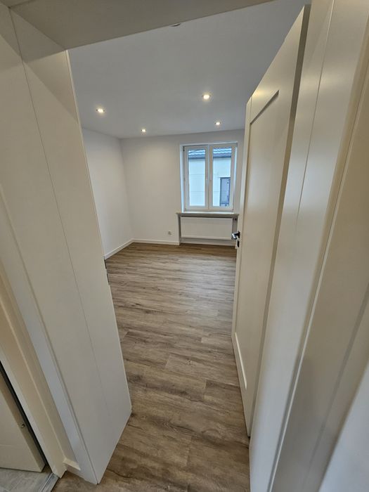 Pomieszczenie biurowe lub usługi. I piętro Graniczna 55. Parking