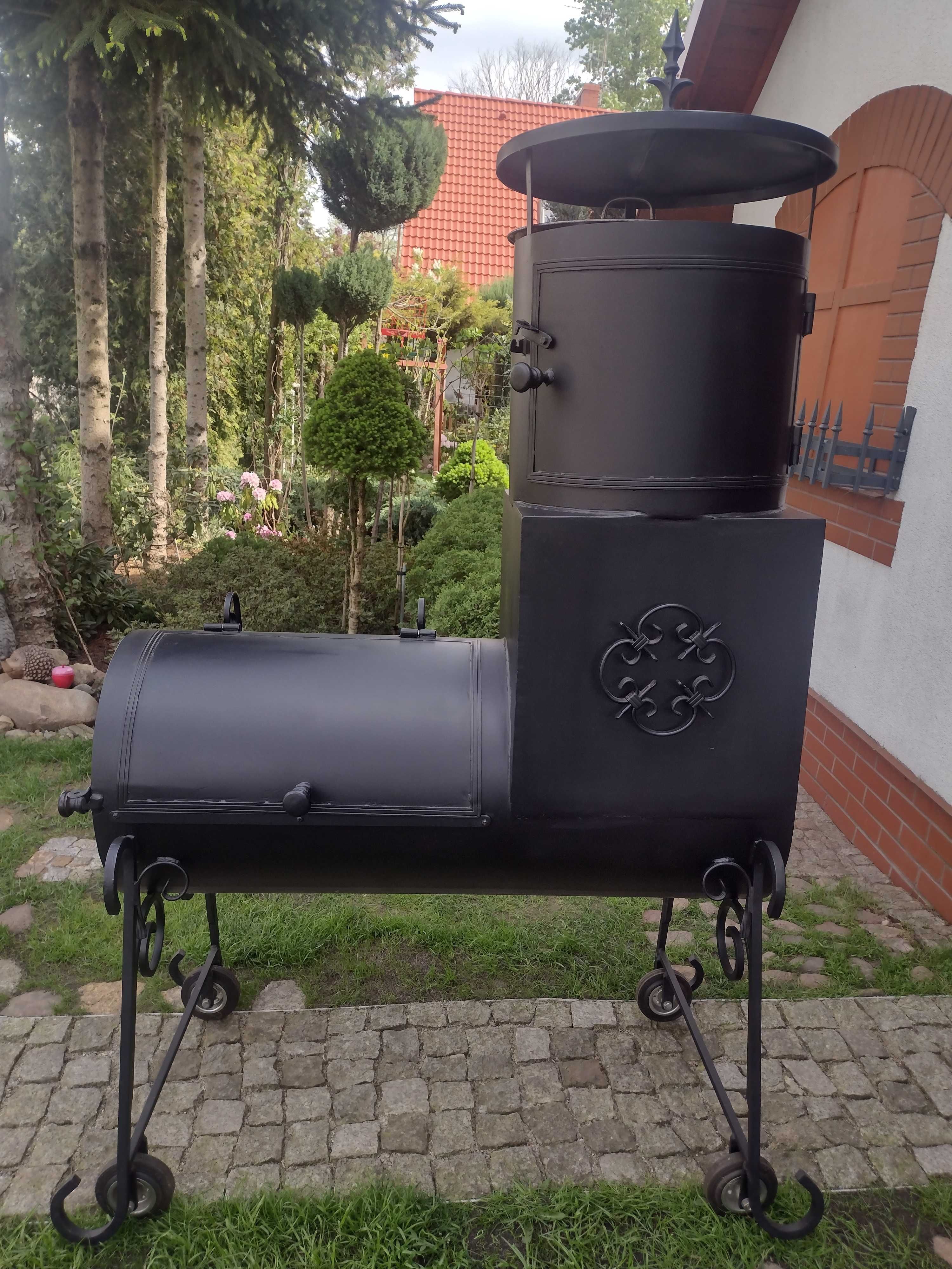 Grill ogrodowy z wędzarnią