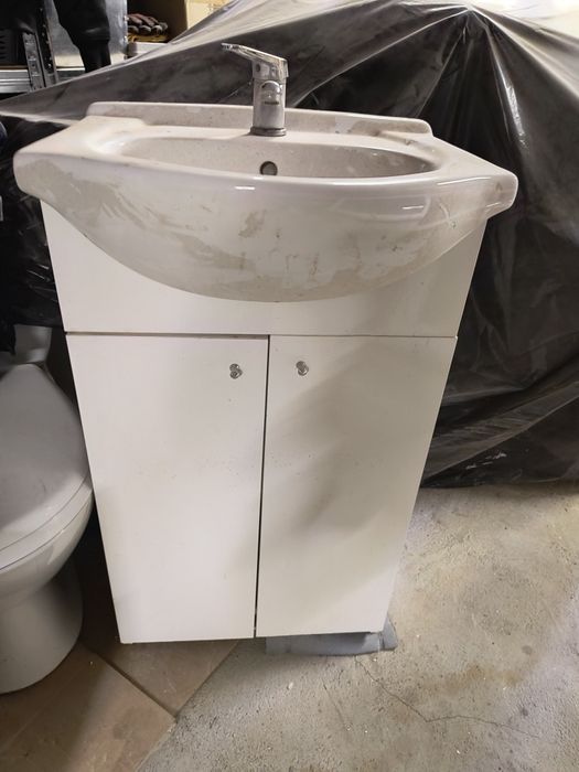 Szafka łazienkowa z umywalką