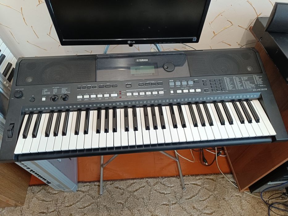 Синтезатор Yamaha psr e433