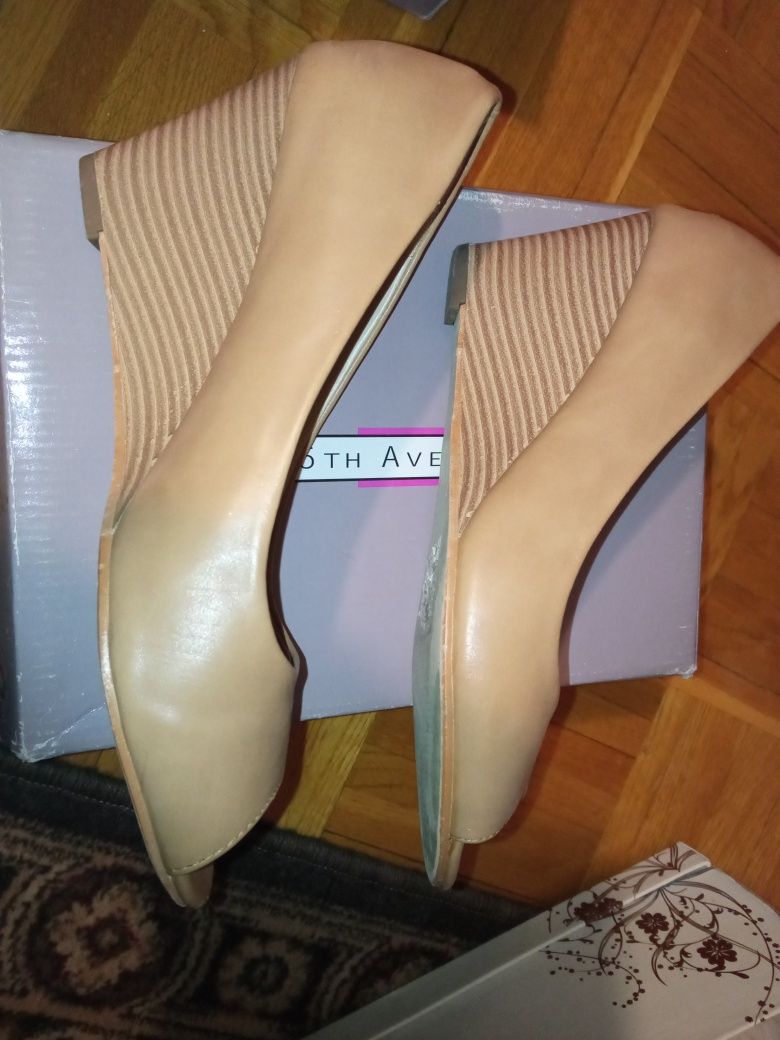 Buty na koturnie beżowe r. 38