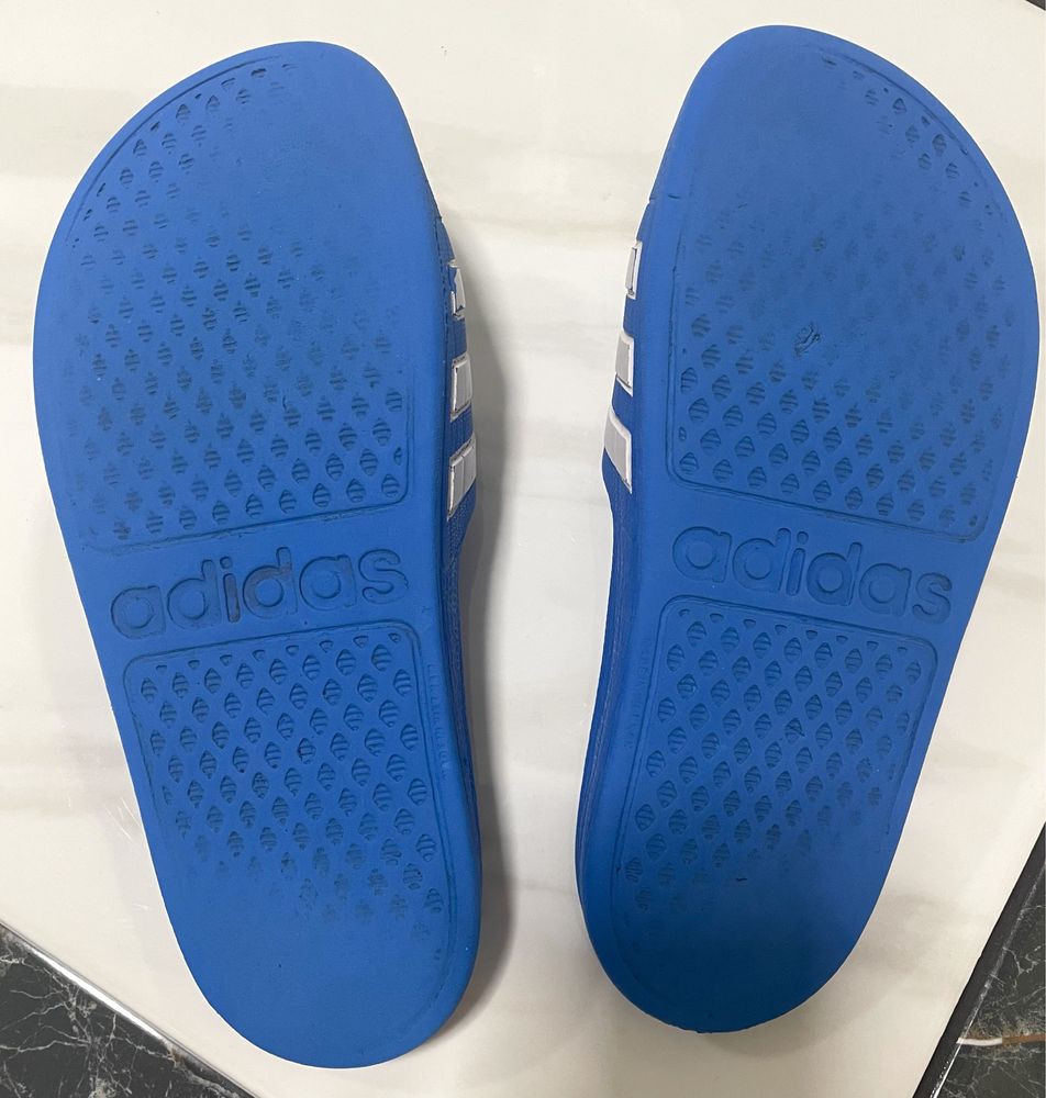 Продам фирменные шлепанцы Adidas!