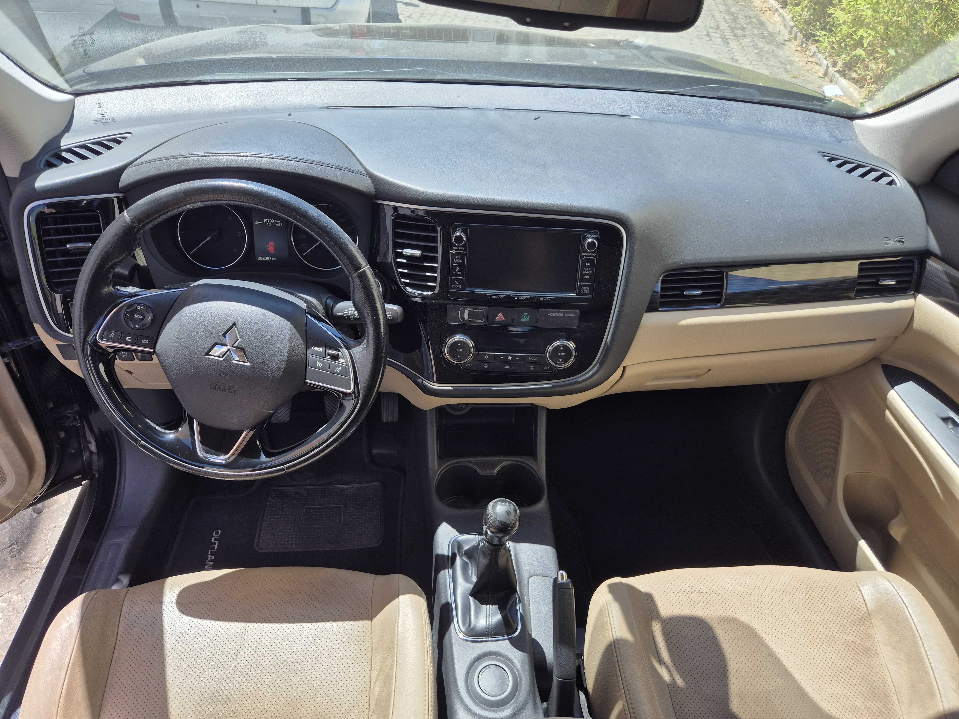 Mitsubishi Outlander 2.2 DI-D 2WD Instyle Navi