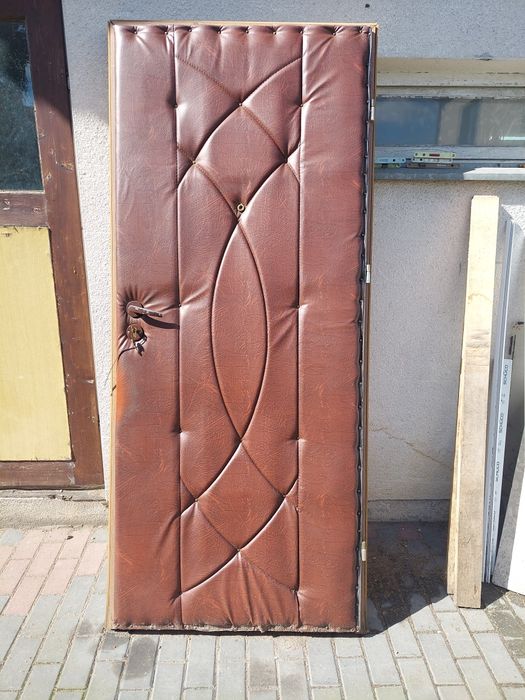 Drzwi prawe zewnetrzne 80-tki tymczasowe na budowę 89x206