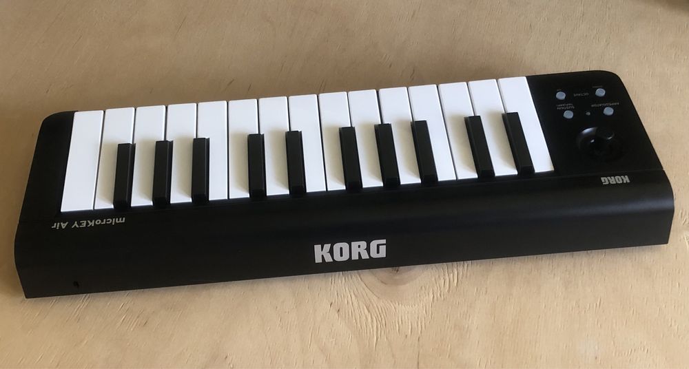 Продам usb/bluetooth midi-клавиатуру Korg microKey 2 Air 25.