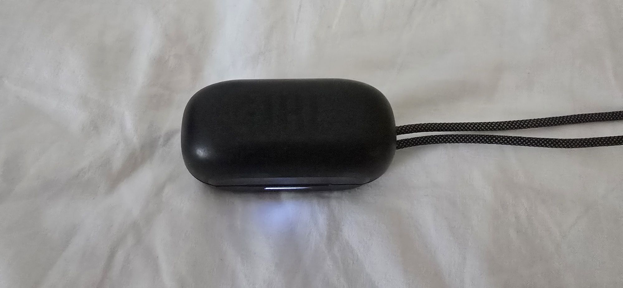Jbl reflect mini nc(jedna sluchawka gra ciszej)