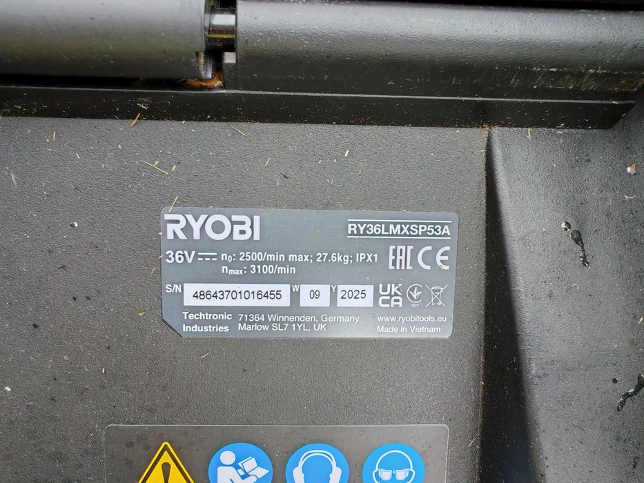 Kosiarka RYOBI - akumulatorowa z napędem o szerokości koszenia 53 cm