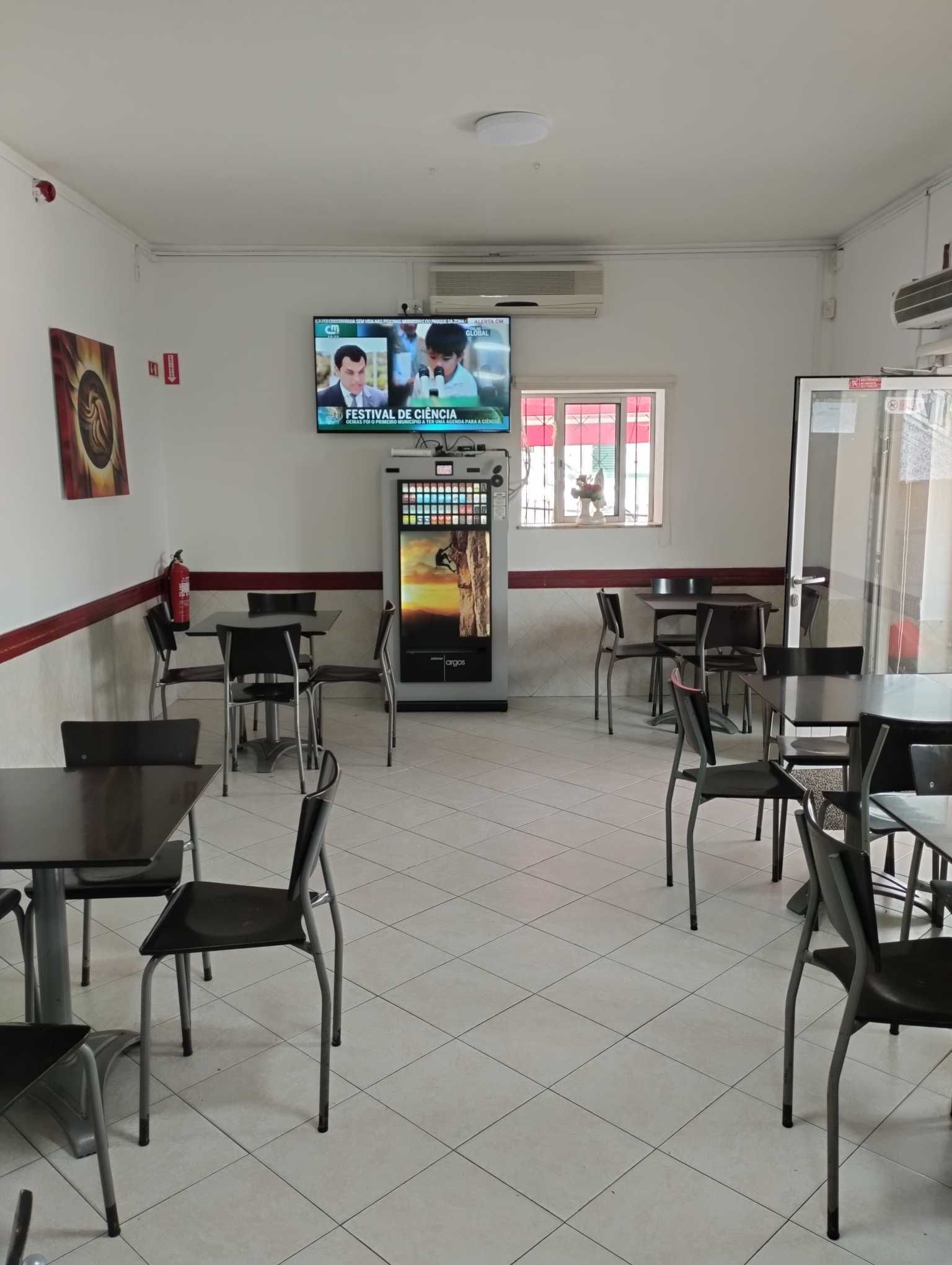 Arrendamento de café com esplanada