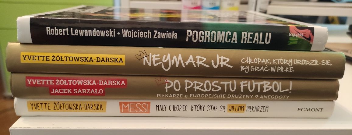 Messi i in. Zestaw książek o piłkarzach I. Żółtowska-Darska
