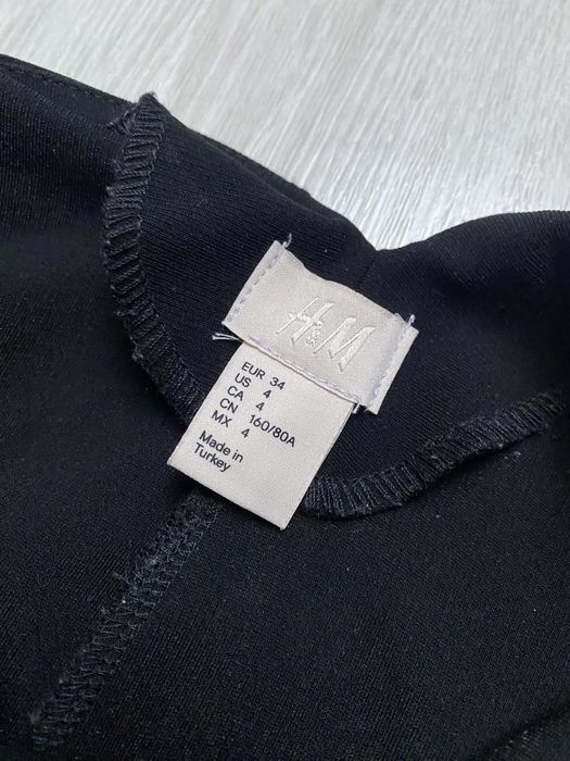 Sukienka H&M 34 XS mała czarna krótka mini elegancka odkryte plecy